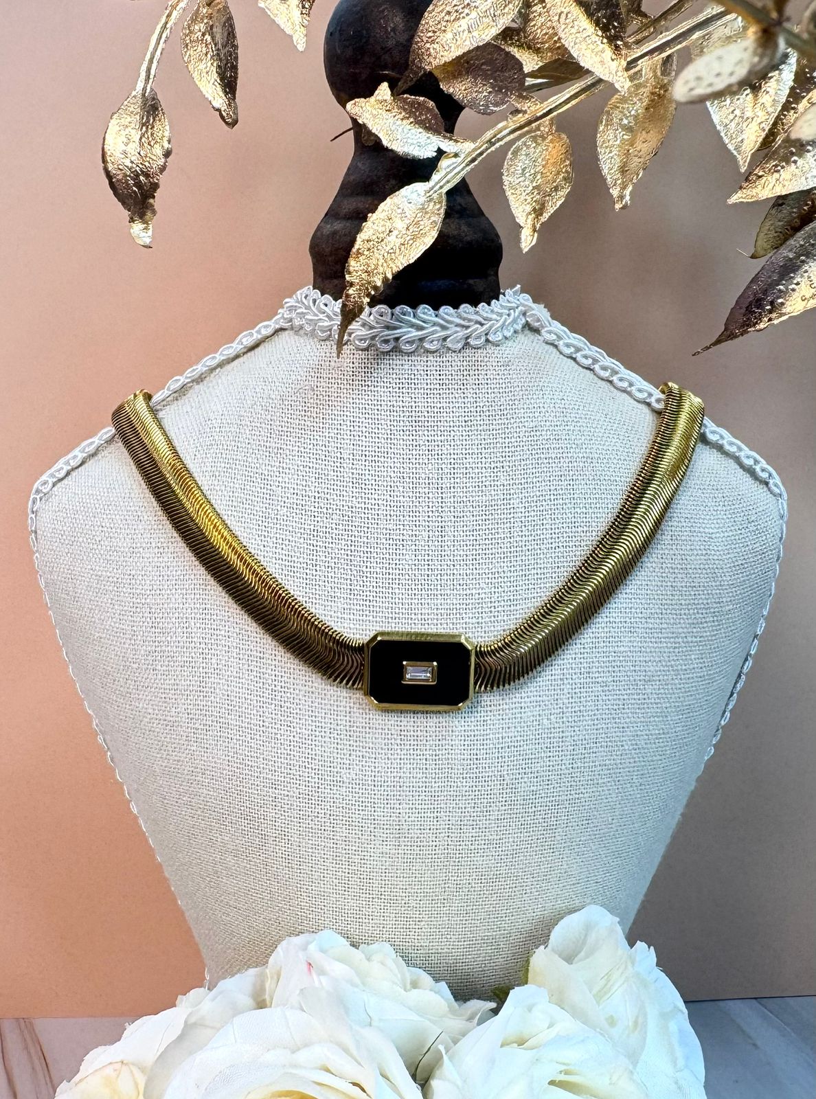 Stoneleaf Necklace