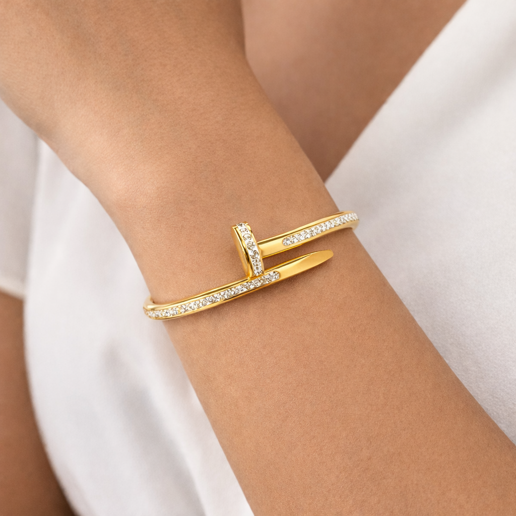 Nailé Crystal Cuff