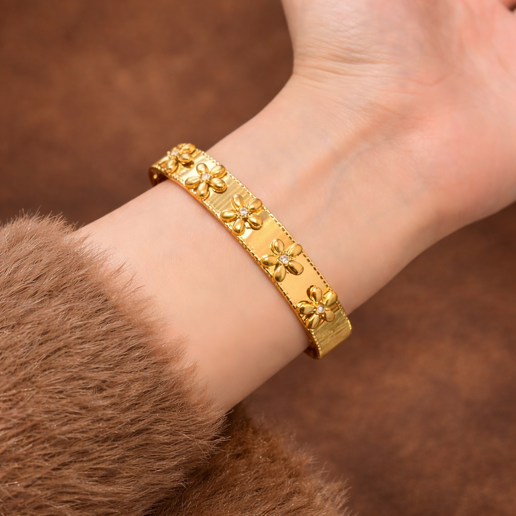 Fleurie Bangle