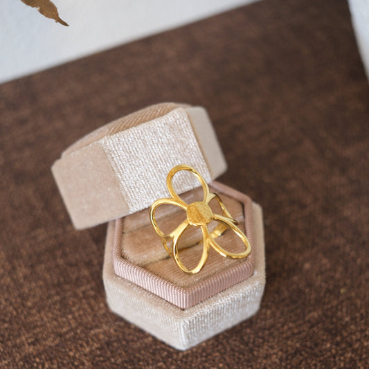 The Gold Daisera Ring