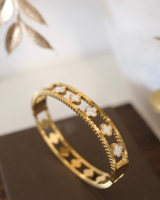 Lumi Clover Bangle