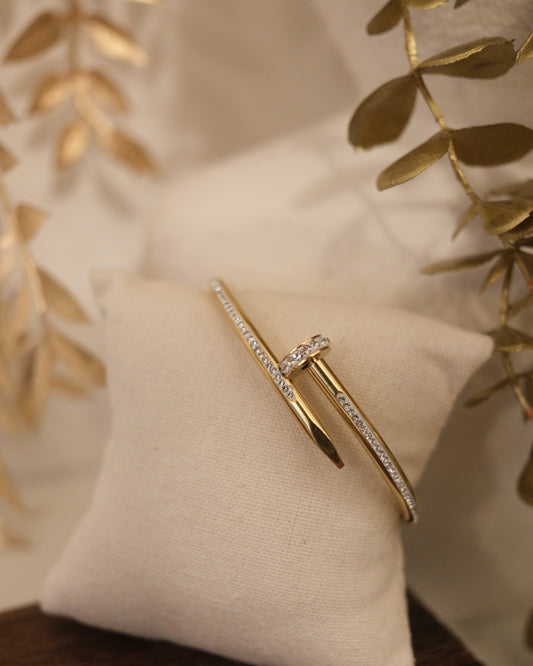 Nailé Crystal Cuff
