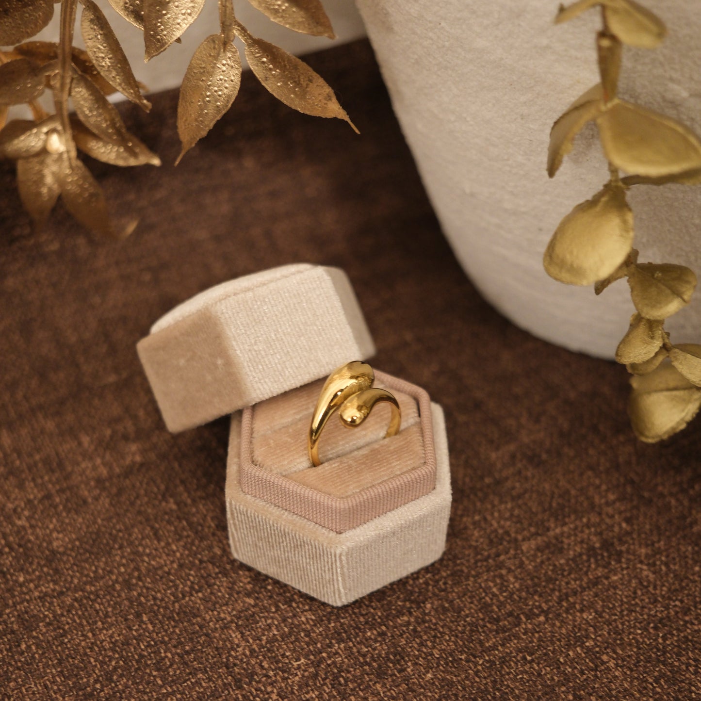 Velia Ring