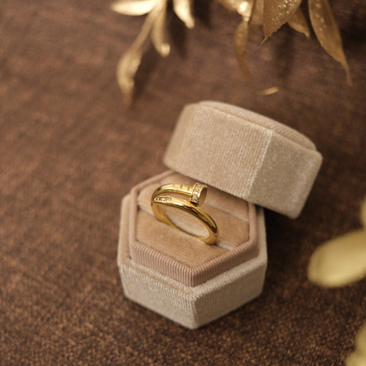 Nailé Ring