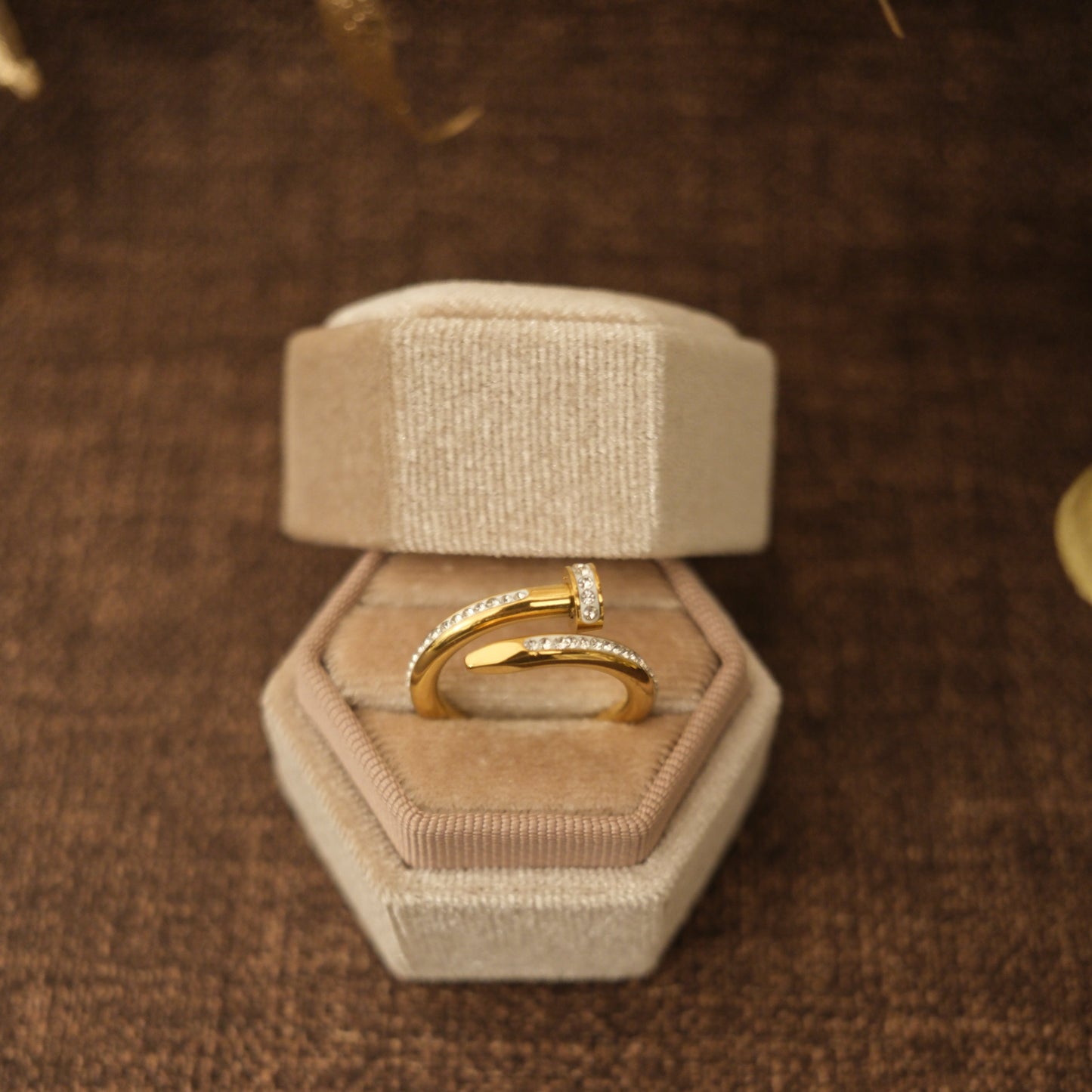 Nailé Crystal Ring