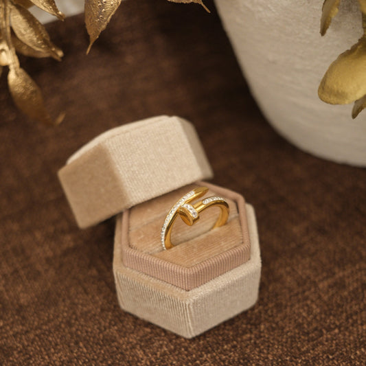 Nailé Crystal Ring