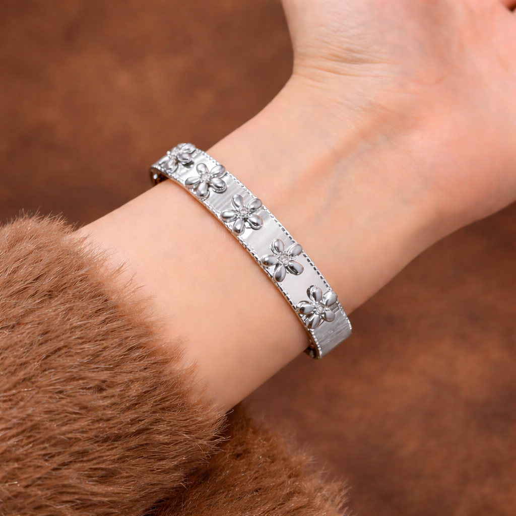 Fleurie Bangle