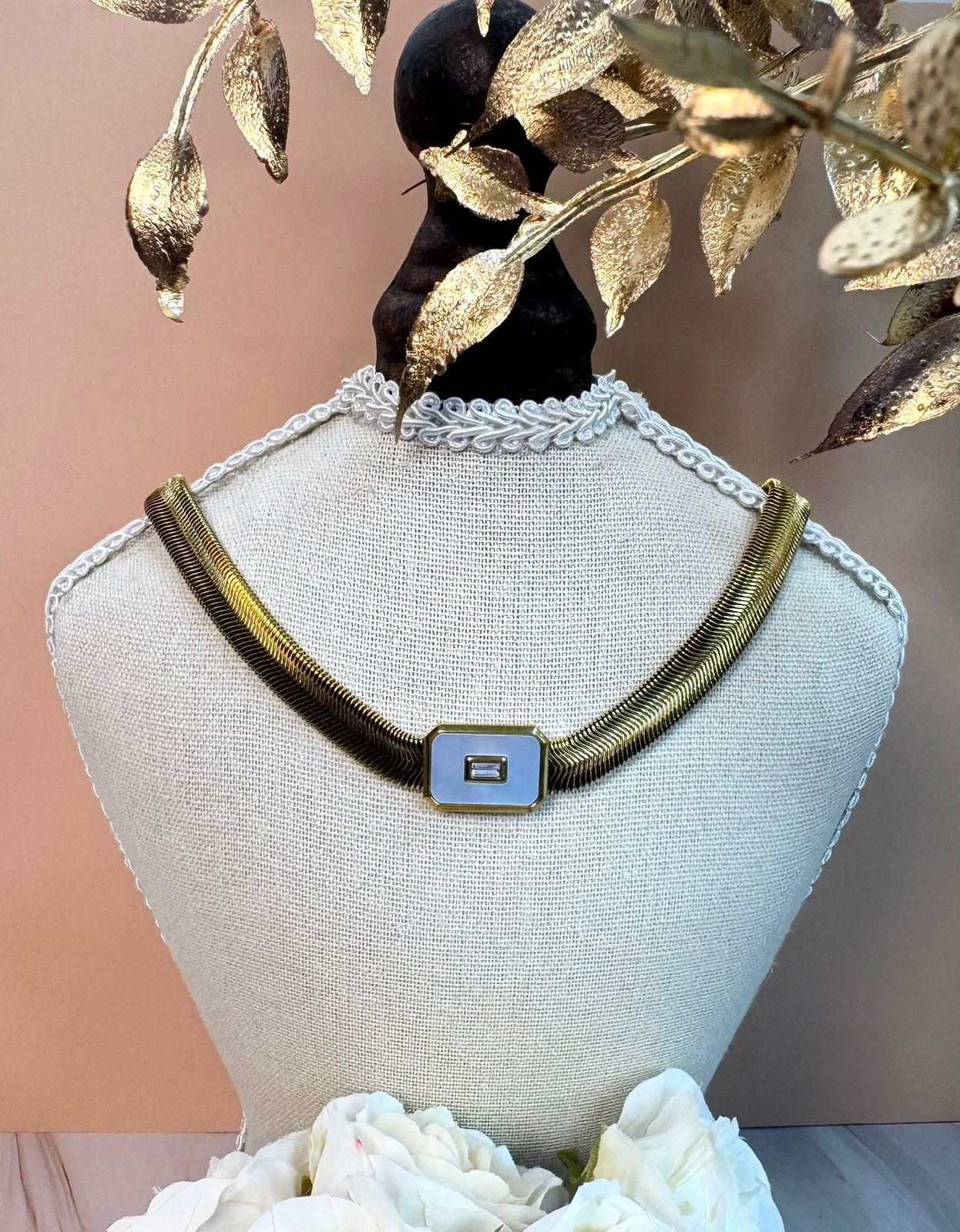 Stoneleaf Necklace