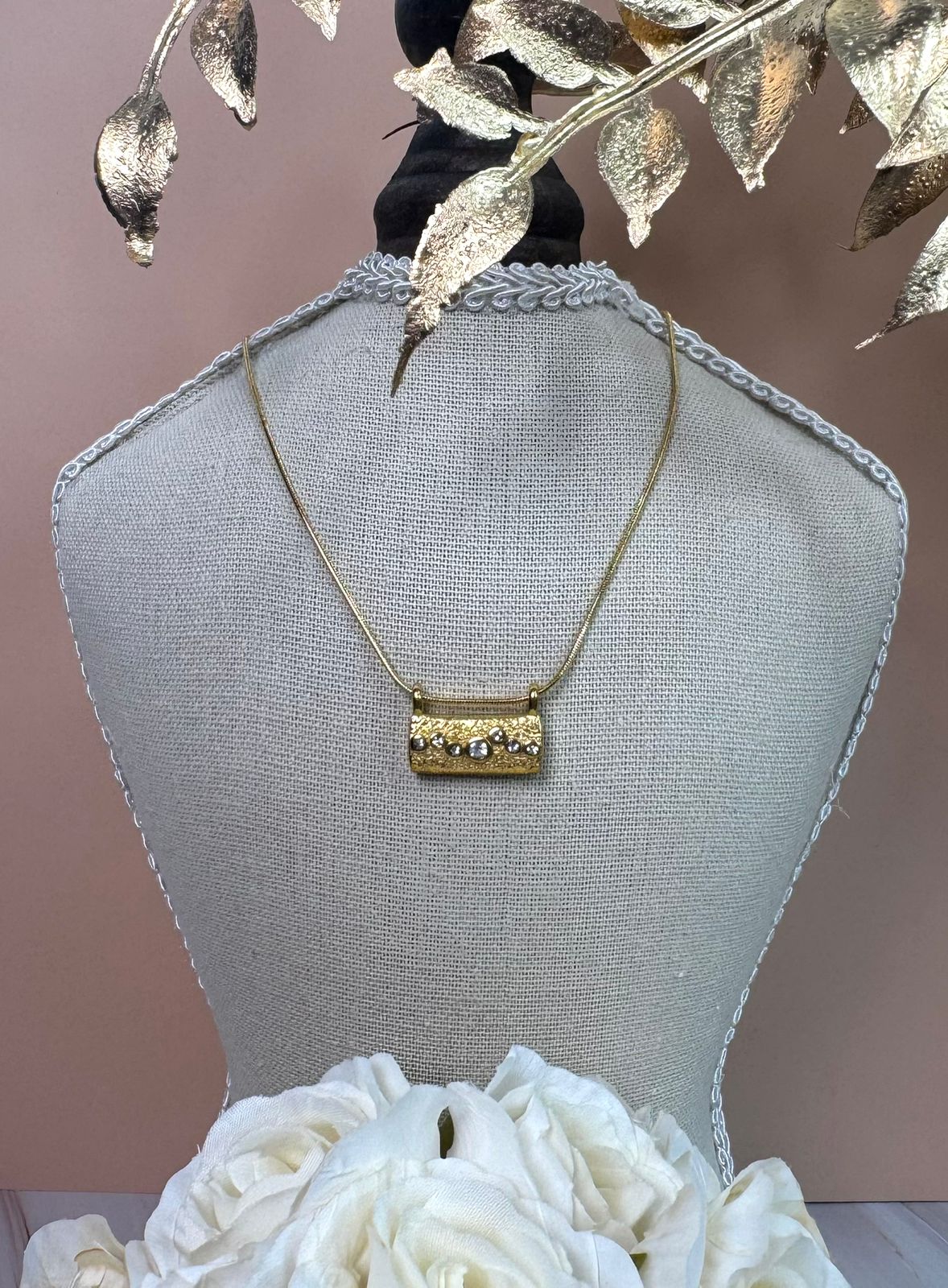 Myrus Necklace