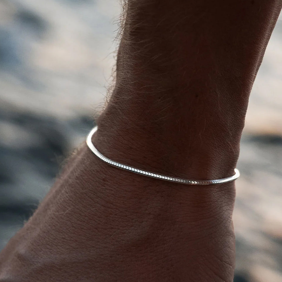 The Sleek Chain Bracelet