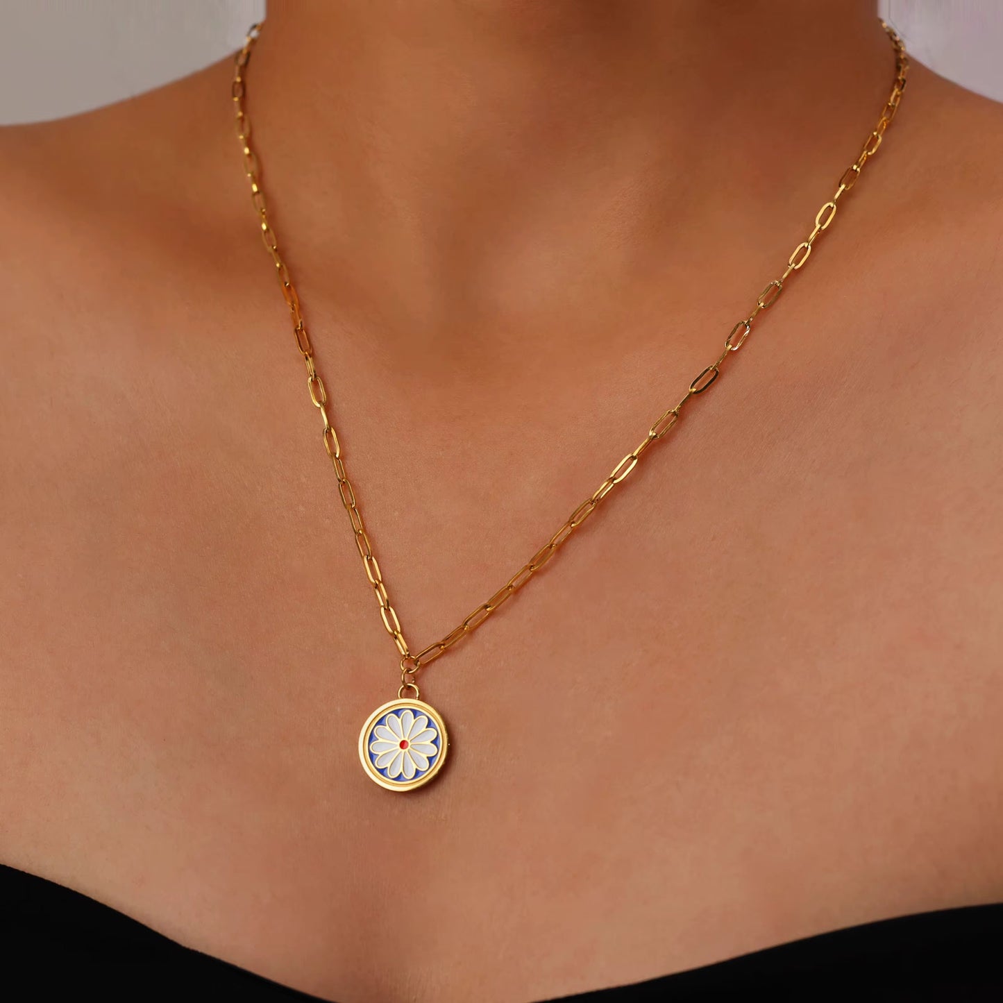 Daisy Charmie Necklace