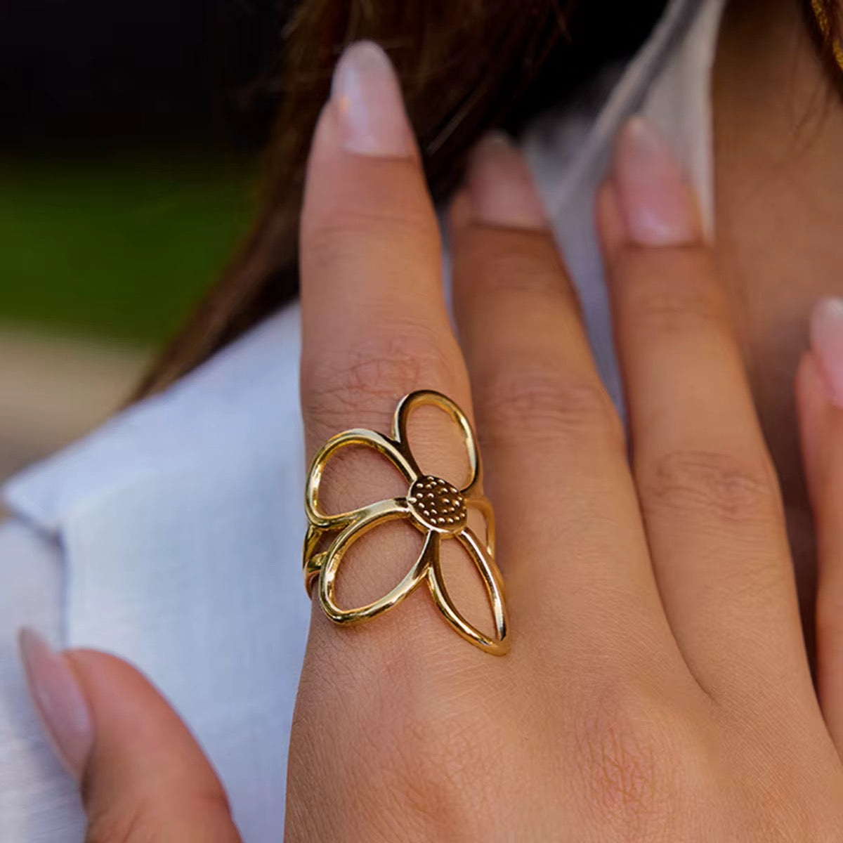 The Gold Daisera Ring