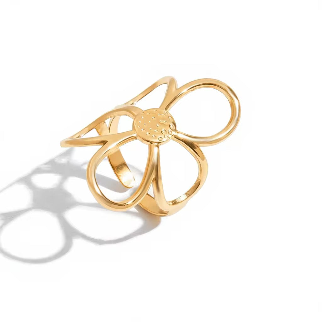 The Gold Daisera Ring
